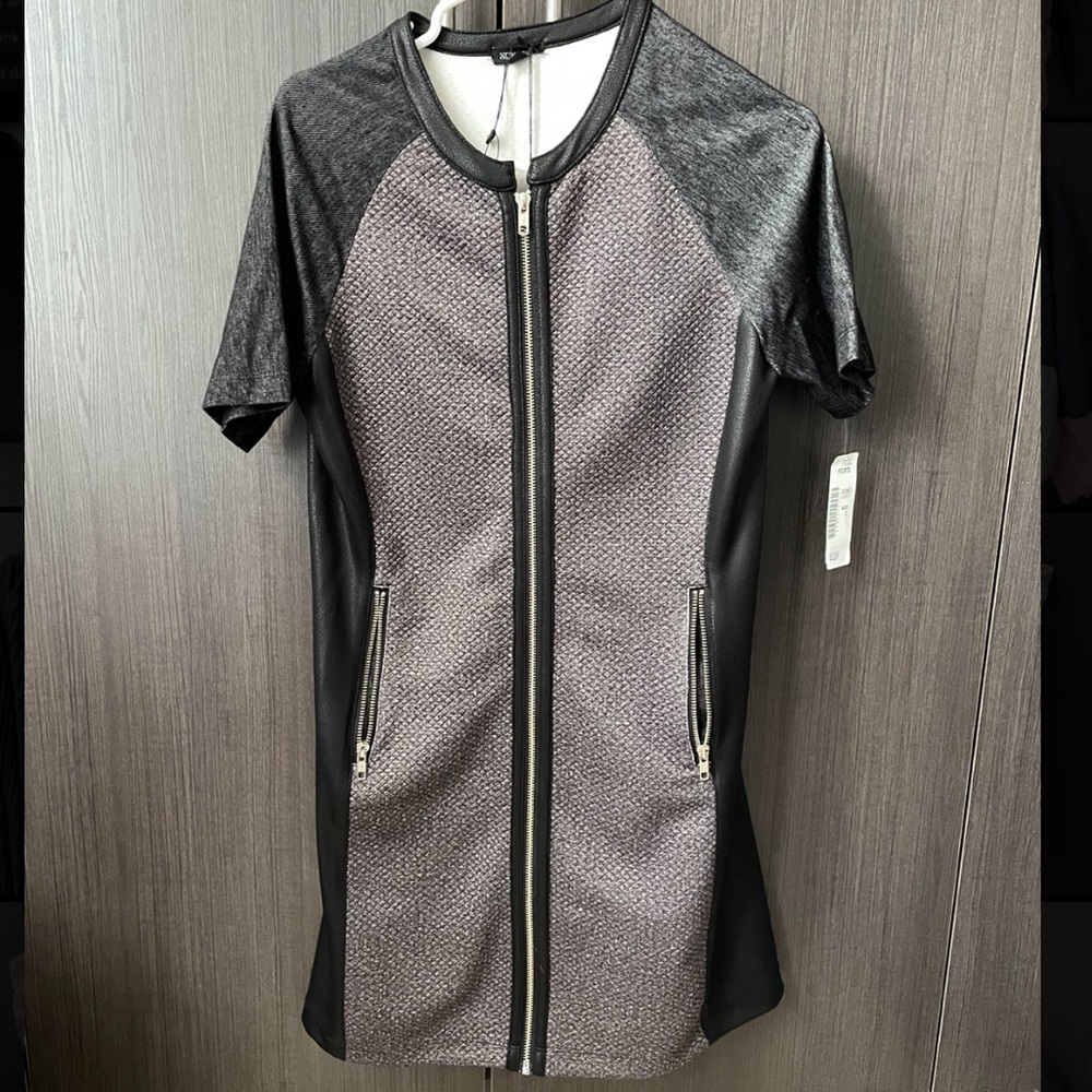 Zip up dress with pockets and PU sides